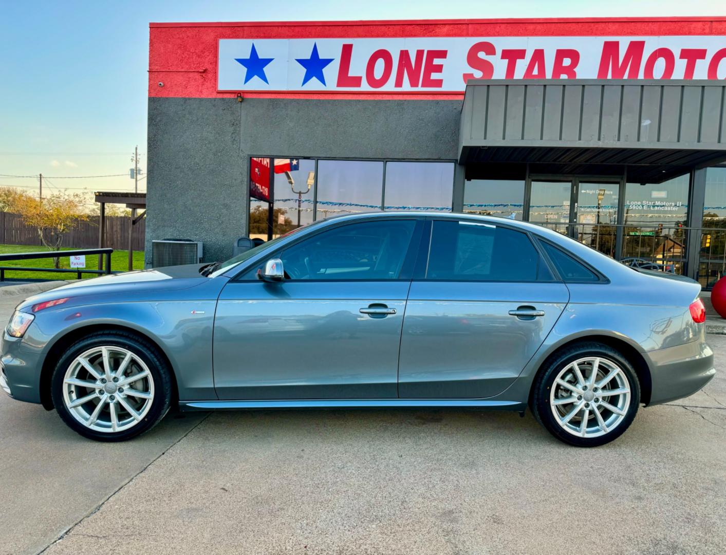 2016 GRAY AUDI A4 PREMIUM (WAUAFAFL3GN) , located at 5900 E. Lancaster Ave., Fort Worth, TX, 76112, (817) 457-5456, 0.000000, 0.000000 - This is a 2016 AUDI A4 PREMIUM 4 DOOR SEDAN that is in excellent condition. There are no dents or scratches. The interior is clean with no rips or tears or stains. All power windows, door locks and seats. Ice cold AC for those hot Texas summer days. It is equipped with a CD player, AM/FM radio, AUX - Photo#3